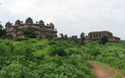 Jehangir Mahal en kamelenstal