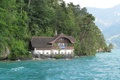 Huisje aan het meer